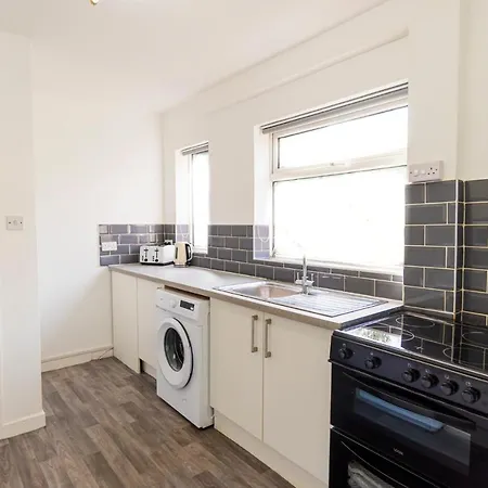 2 Bedroom House By Maison Stays - Free Parking Nottingham Exterior photo