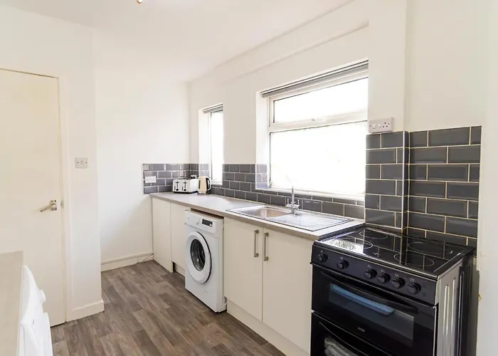 2 Bedroom House By Maison Stays - Free Parking
